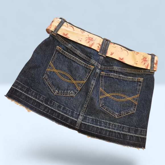 Abercrombie & Fitch Dark Blue Denim Mini Skirt with Floral Scarf Accent Size 24" - Picture 2 of 9